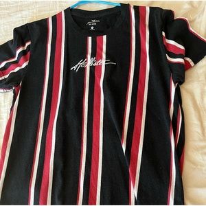 hollister small tee